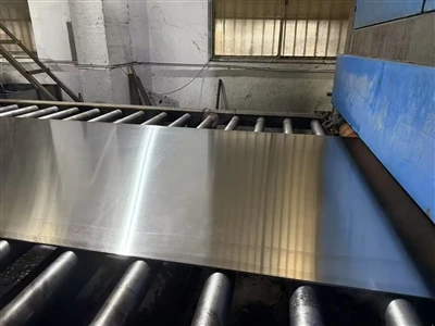 Benxi Iron and Steel Group z powodzeniem rzuca 2180 mm Ultra - szeroko gorąca -